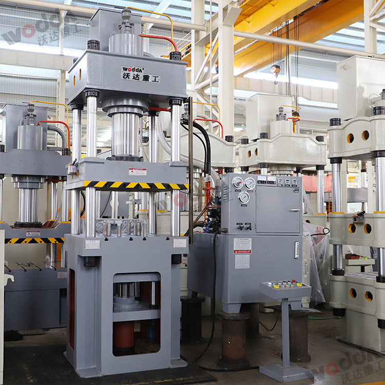 200噸多頂(ding)杆拉伸(shen)液壓機(ji)（圖2）