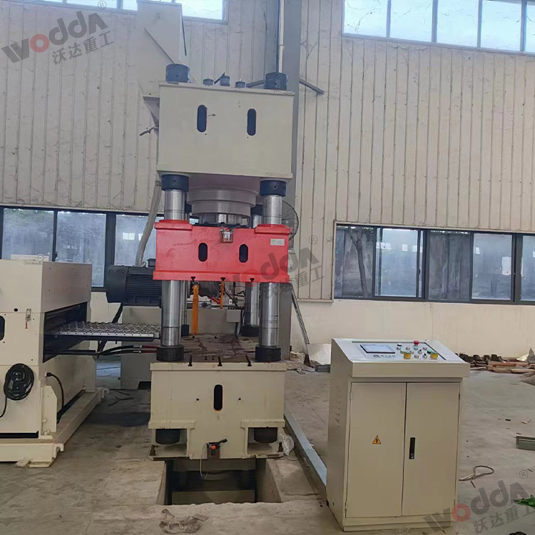 500噸(dun)液壓拉伸(shen)機客戶現(xian)場