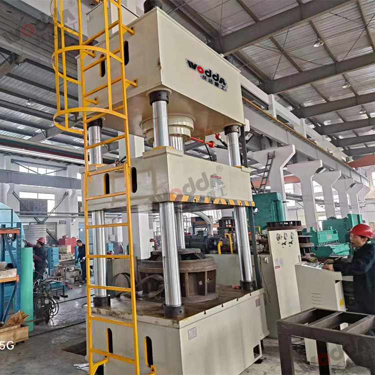 315噸(dun)汽車配(pei)件拉伸(shen)液壓機(ji)（圖3）