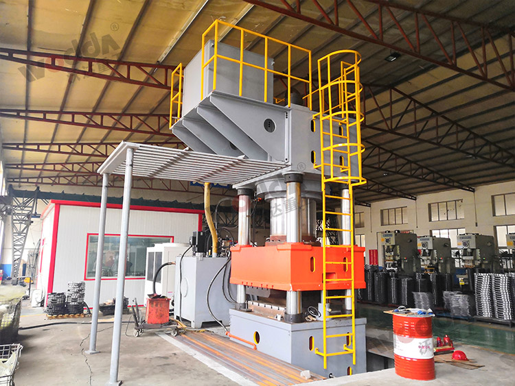 2000噸汽(qi)車離(li)合器(qi)外殼(ke)拉伸(shen)液壓(ya)機 2000噸(dun)汽車(che)離合(he)器外(wai)殼拉(la)伸液(ye)壓機(ji)