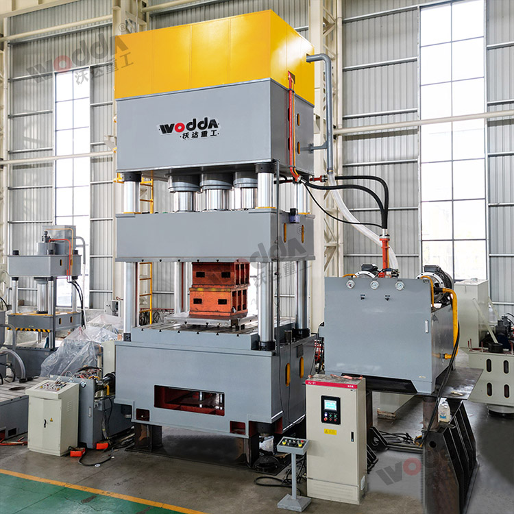 1500噸(dun)三梁(liang)四柱(zhu)液壓(ya)機