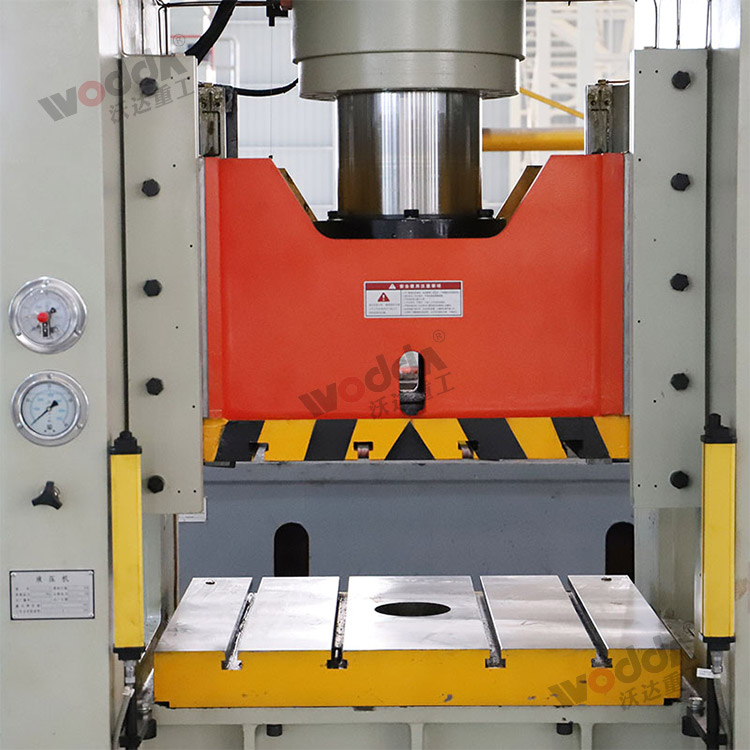 200噸框架(jia)式液壓機(ji)(活塞與工(gong)作台).jpg 200噸框(kuang)架式液壓(ya)機(活塞與(yu)工作台).jpg