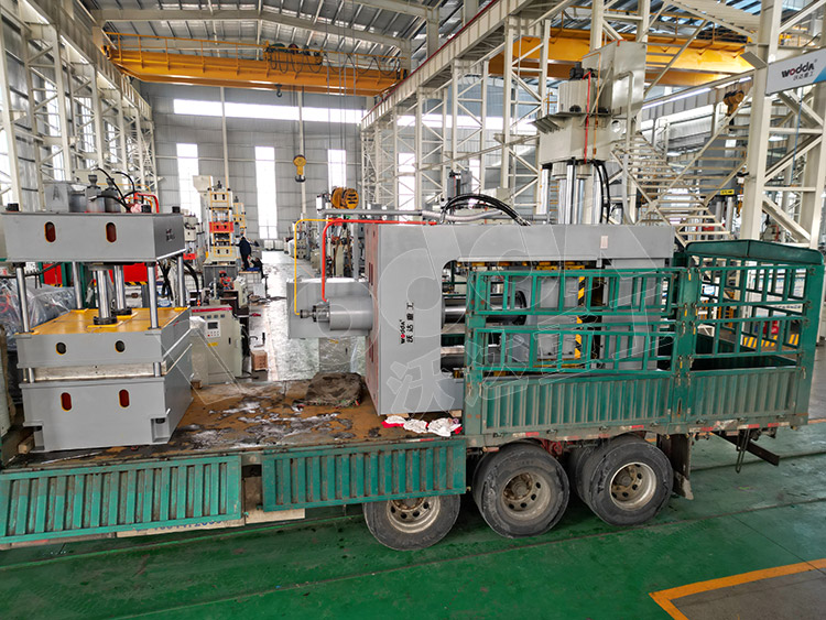 250噸(dun)框架式拉(la)伸液壓機(ji)發貨