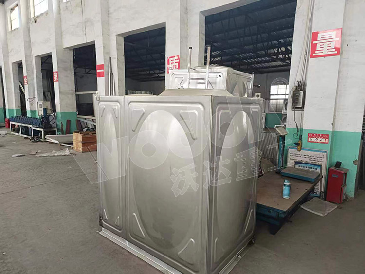 方(fang)形不鏽(xiu)鋼水箱(xiang)