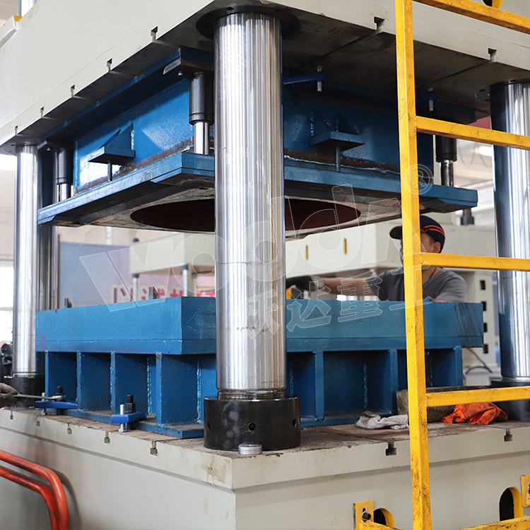 500噸(dun)不鏽鋼水(shui)箱液壓機(ji)(立柱) 500噸不(bu)鏽鋼水箱(xiang)液壓機(立(li)柱)