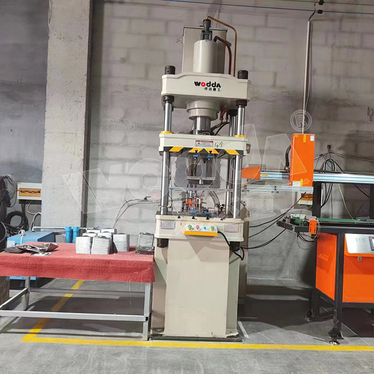 100噸不(bu)鏽鋼(gang)廚具(ju)拉伸(shen)液壓(ya)機