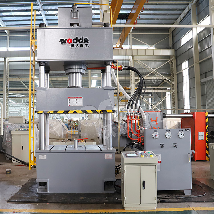 200噸四(si)柱拉伸(shen)機