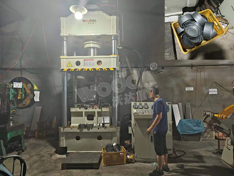 上置(zhi)液壓墊(nian)315噸金屬(shu)薄闆拉(la)伸液壓(ya)機