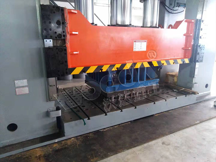 1000噸框架式(shi)液壓機拉(la)伸金屬薄(bao)闆 1000噸框架(jia)式液壓機(ji)拉伸金屬(shu)薄闆