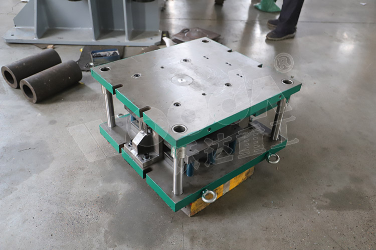 錨(mao)杆托(tuo)盤模(mo)具