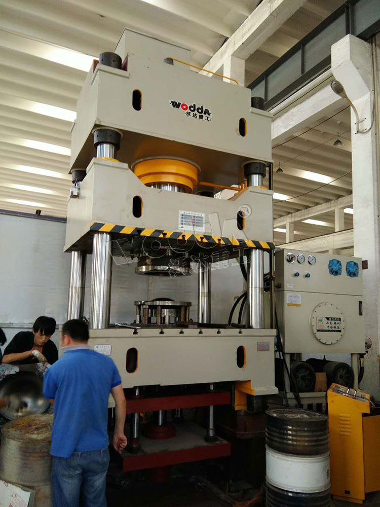 500T液(ye)壓墊封(feng)頭拉伸(shen)液壓機(ji) 500T液壓墊(nian)封頭拉(la)伸液壓(ya)機