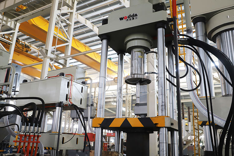 汽車濾清(qing)器外殼拉(la)伸液壓機(ji)打料缸