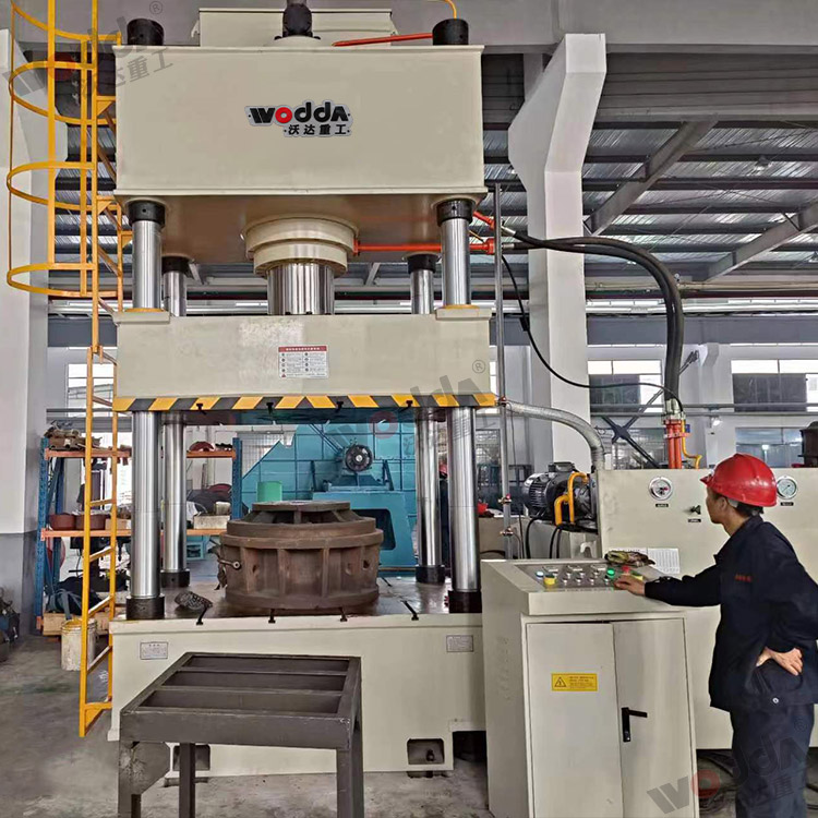 315噸(dun)汽車配(pei)件拉伸(shen)液壓機(ji)