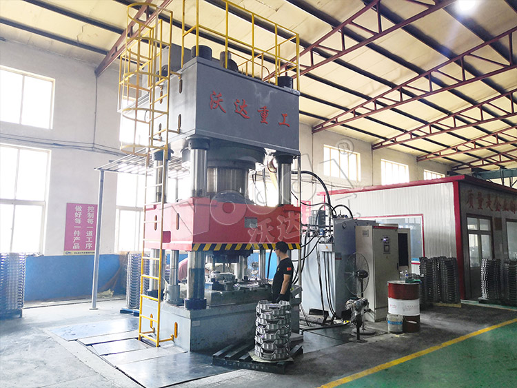 2000噸(dun)汽車離(li)合器殼(ke)體成型(xing)液壓機(ji)