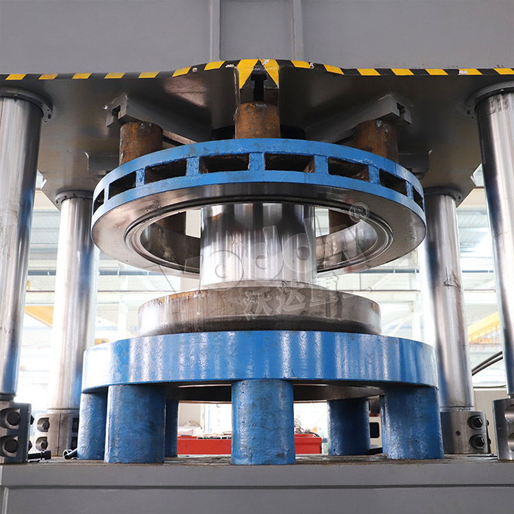 3000噸封(feng)頭拉(la)伸機(ji)工作(zuo)台