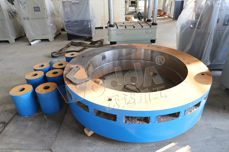 封(feng)頭模(mo)具