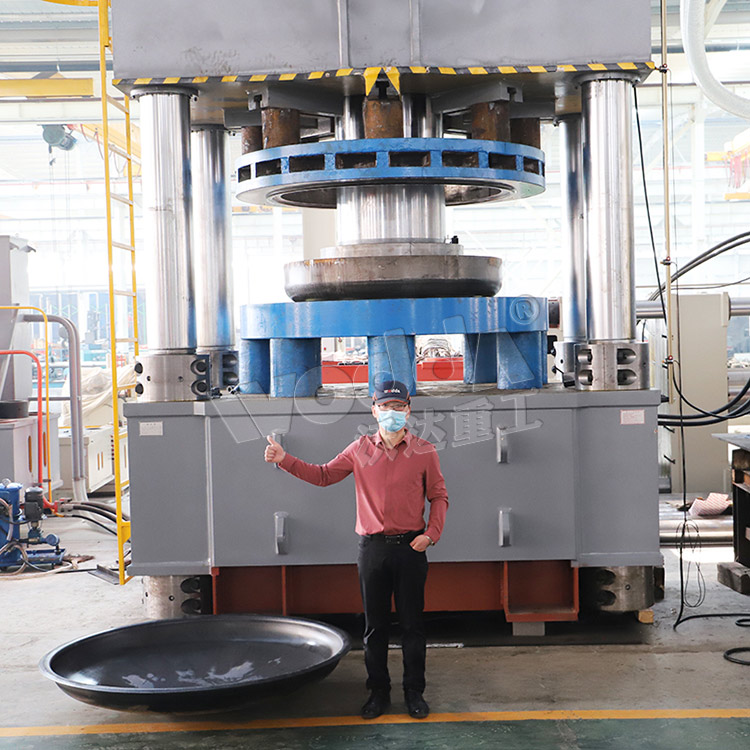 3000噸(dun)封頭(tou)拉伸(shen)液壓(ya)機客(ke)戶試(shi)機