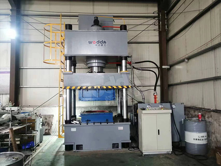 500噸不(bu)鏽鋼(gang)水箱(xiang)成型(xing)液壓(ya)機 500噸(dun)不鏽(xiu)鋼水(shui)箱成(cheng)型液(ye)壓機(ji)