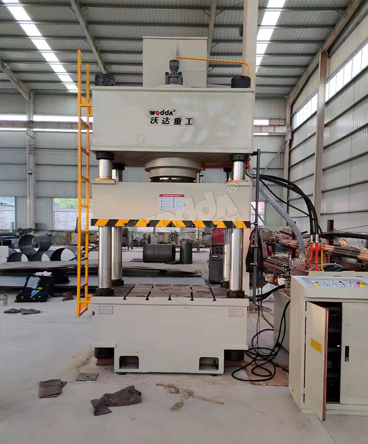 400噸(dun)不鏽(xiu)鋼水(shui)箱拉(la)伸液(ye)壓機(ji) 400噸不(bu)鏽鋼(gang)水箱(xiang)拉伸(shen)液壓(ya)機