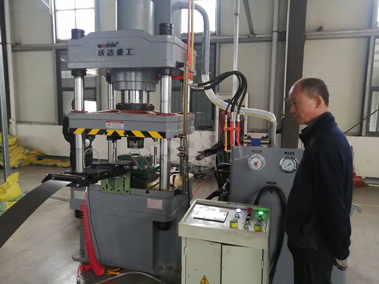 200噸(dun)不鏽(xiu)鋼電(dian)機端(duan)蓋拉(la)伸液(ye)壓機(ji)