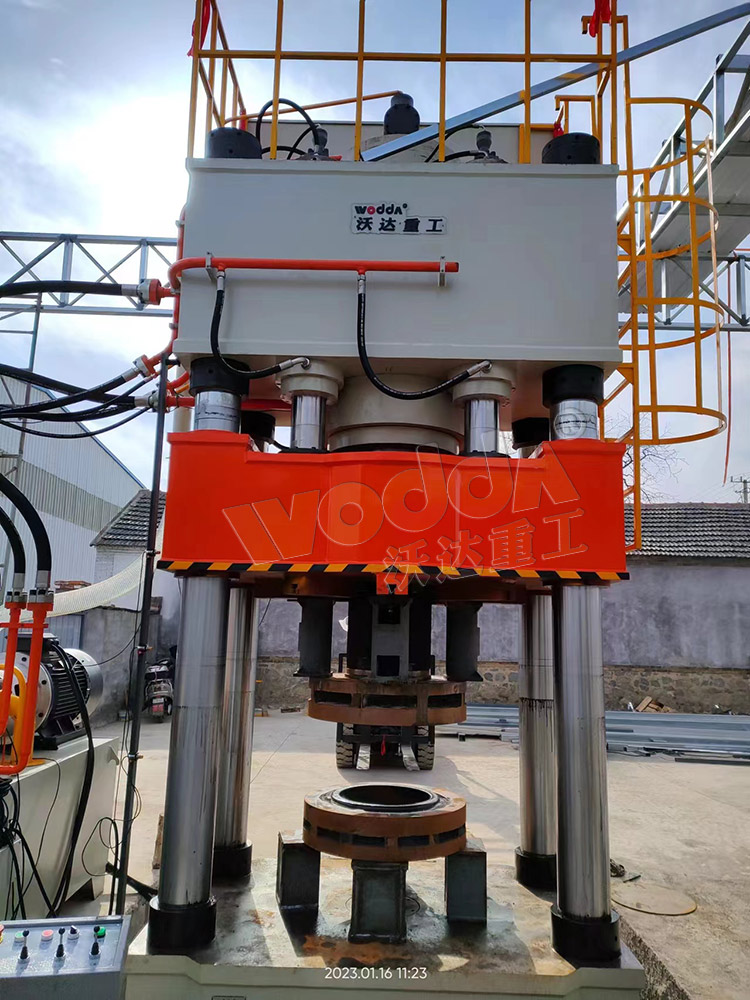 800噸封(feng)頭拉伸液(ye)壓機