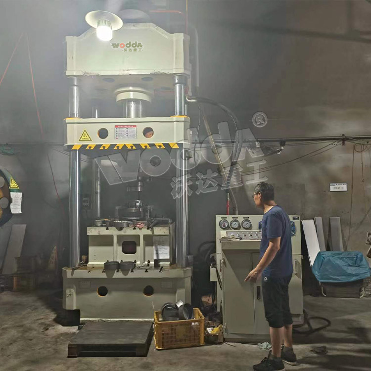 315噸上(shang)置液(ye)壓墊(nian)拉伸(shen)液壓(ya)機