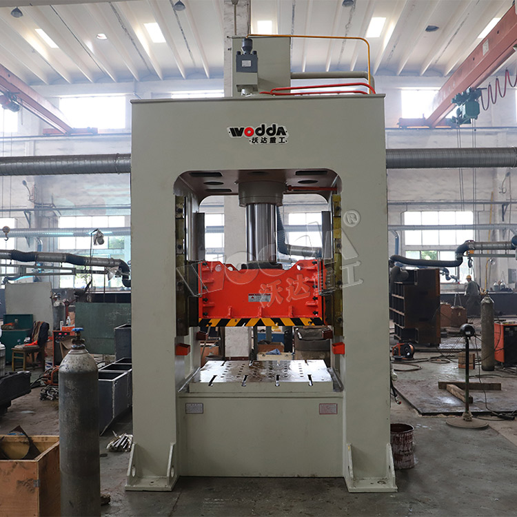 200噸框(kuang)架式拉(la)伸液壓(ya)機