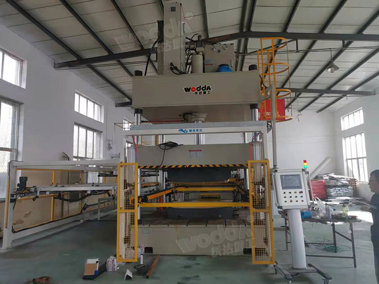 160噸(dun)汽車(che)内飾(shi)成型(xing)液壓(ya)機