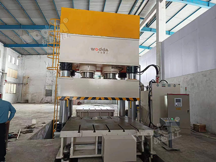 3000噸(dun)四柱(zhu)液壓(ya)機 3000噸(dun)四柱(zhu)液壓(ya)機