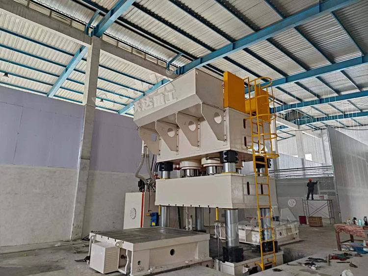 3000噸(dun)壓力(li)機 3000噸(dun)壓力(li)機