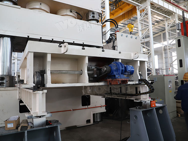 3000噸(dun)三梁(liang)四柱(zhu)壓力(li)機 (3) 3000噸(dun)三梁(liang)四柱(zhu)壓力(li)機 (3)