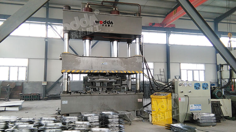 不鏽(xiu)鋼水(shui)槽拉(la)伸液(ye)壓機(ji)