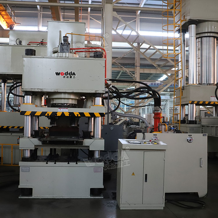 400噸牛羊舔(tian)磚液壓機(ji)