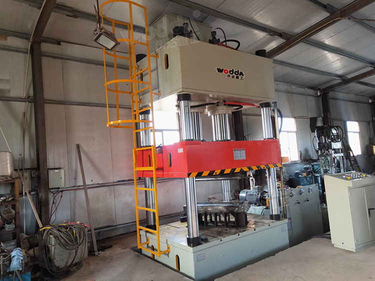 400噸四(si)柱液壓機(ji) 400噸四柱液(ye)壓機