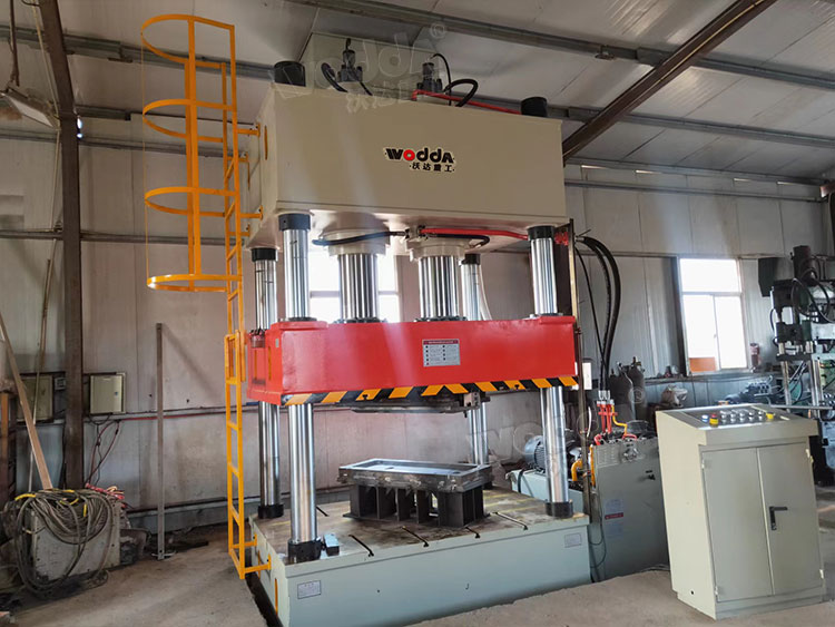 金屬成型(xing)液壓機 金(jin)屬成型液(ye)壓機