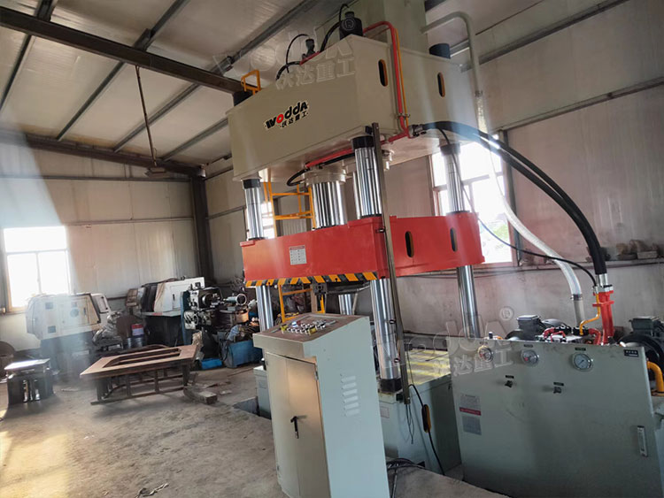 400噸金(jin)屬制品成(cheng)型液壓機(ji) 400噸金屬制(zhi)品成型液(ye)壓機