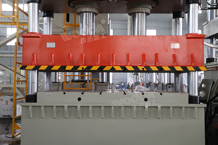 400噸(dun)四柱(zhu)拉伸(shen)液壓(ya)機細(xi)節圖(tu) 400噸四(si)柱拉(la)伸液(ye)壓機(ji)細節(jie)圖