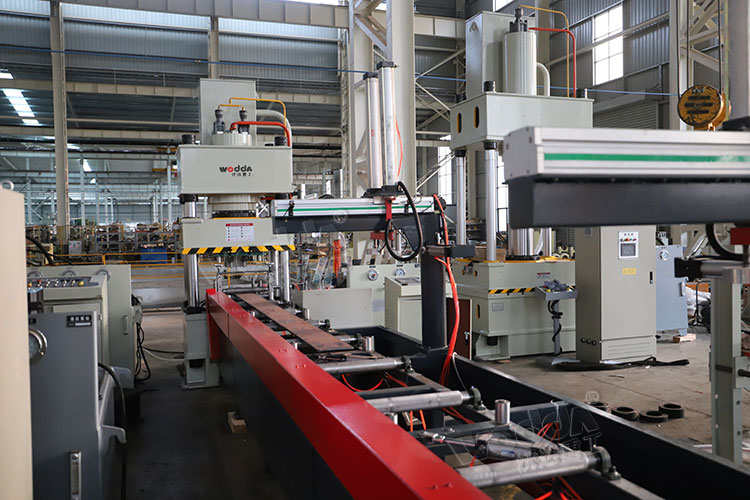 250噸錨(mao)杆托(tuo)盤液(ye)壓機(ji)生産(chan)線 250噸(dun)錨杆(gan)托盤(pan)液壓(ya)機生(sheng)産線(xian)