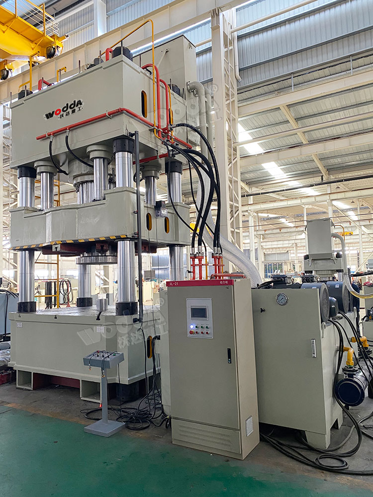 1750噸封頭(tou)拉伸液(ye)壓機