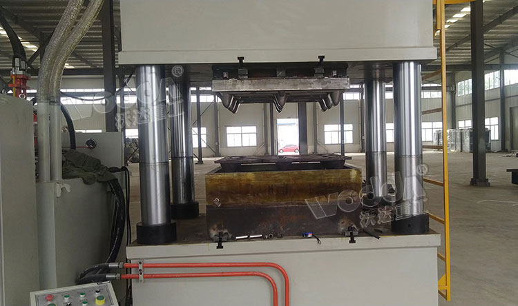 九腳塑(su)料托盤(pan)模具