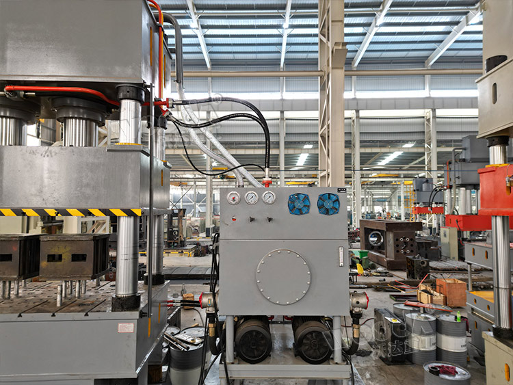 630噸拉伸(shen)機動力系(xi)統