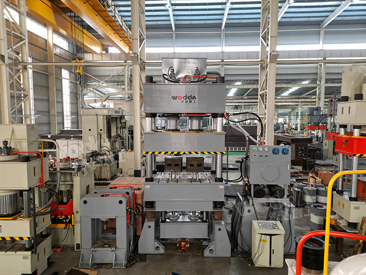 汽車钣(ban)金件拉伸(shen)液壓機