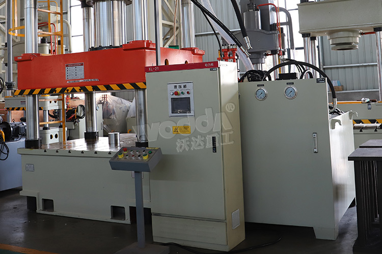 500噸液壓(ya)機（PLC動力櫃(gui)、移動控制(zhi)台）