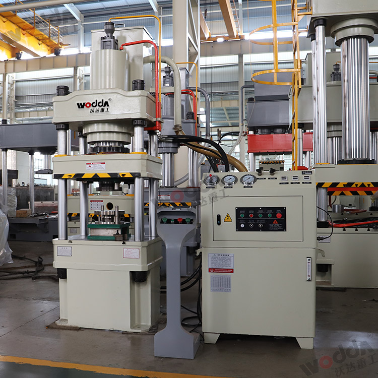 200噸(dun)下頂缸(gang)式拉伸(shen)液壓機(ji)整機（圖(tu)2）