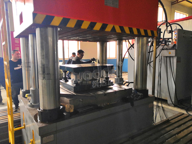 汽車(che)離合器(qi)殼體模(mo)具