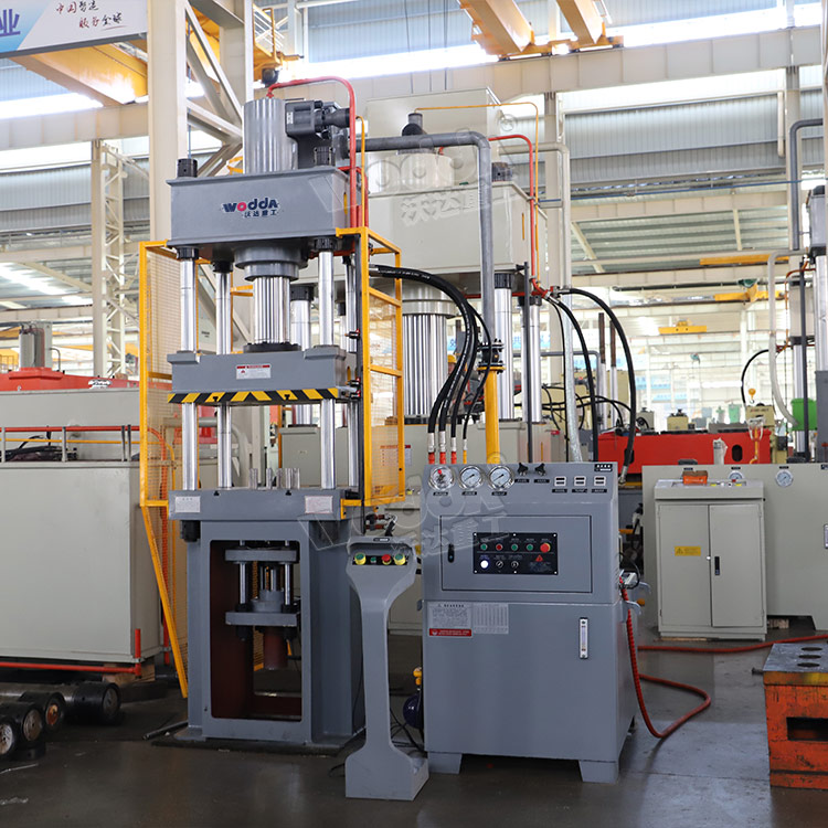 100噸四(si)柱液壓(ya)機