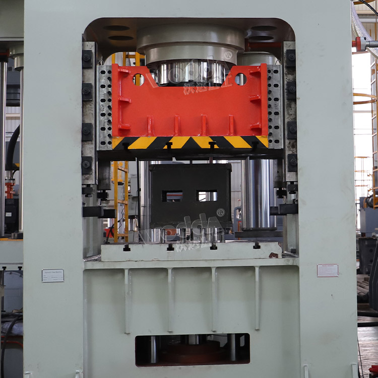 630T框架(jia)式液(ye)壓機(ji)機身(shen)(液壓(ya)墊) 630T框(kuang)架式(shi)液壓(ya)機機(ji)身(液(ye)壓墊(nian))