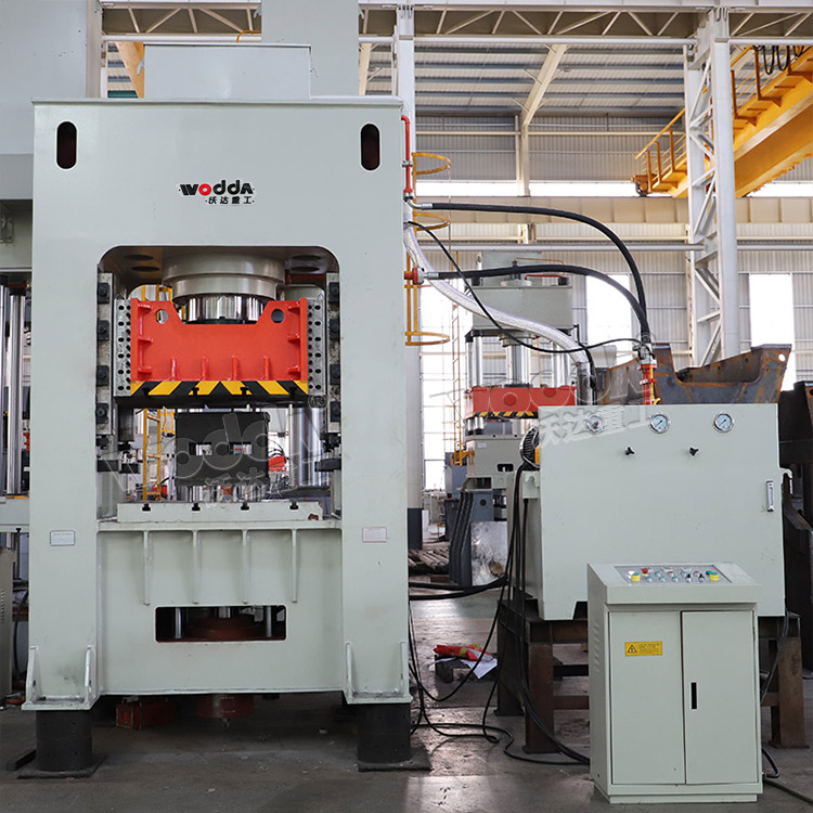 630噸薄(bao)闆拉(la)伸液(ye)壓機(ji)