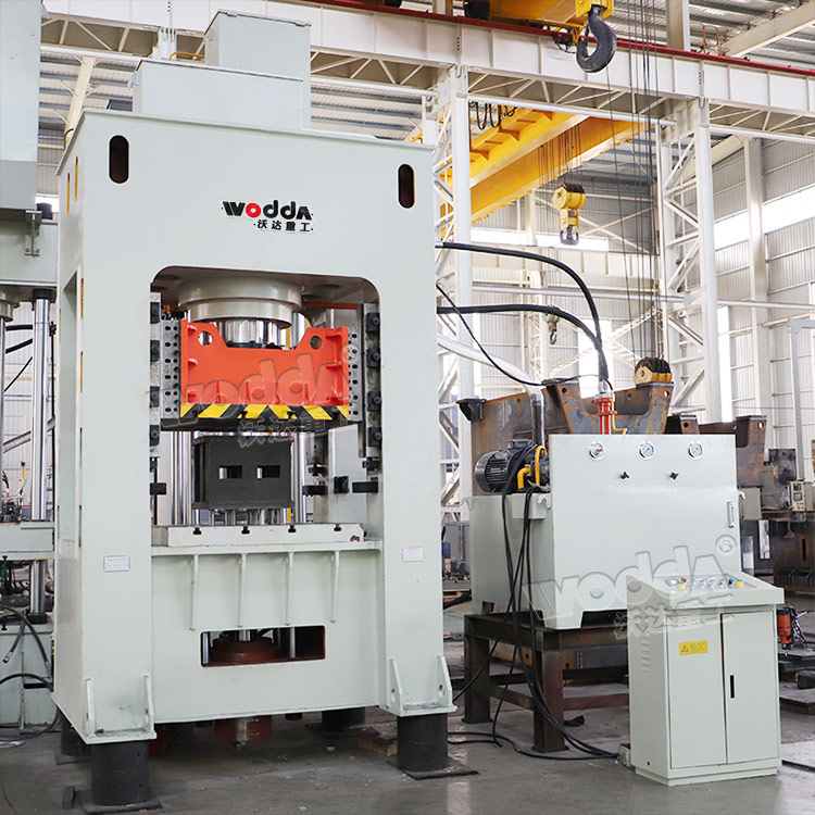 630噸框架式(shi)液壓機 630噸(dun)框架式液(ye)壓機