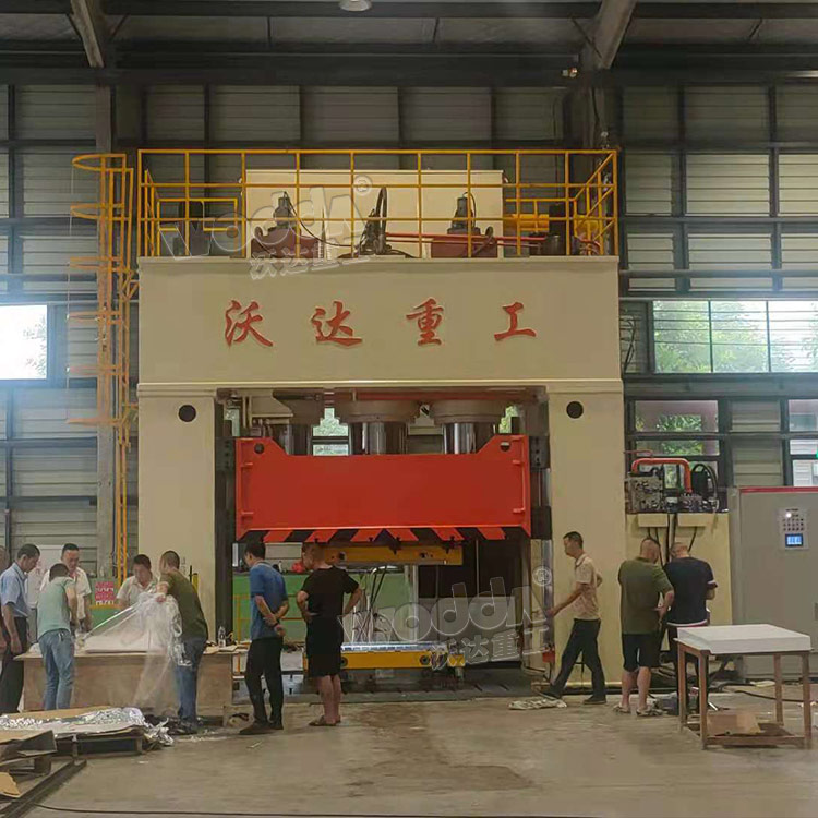 2000噸框架(jia)式液壓機(ji) 2000噸框架式(shi)液壓機